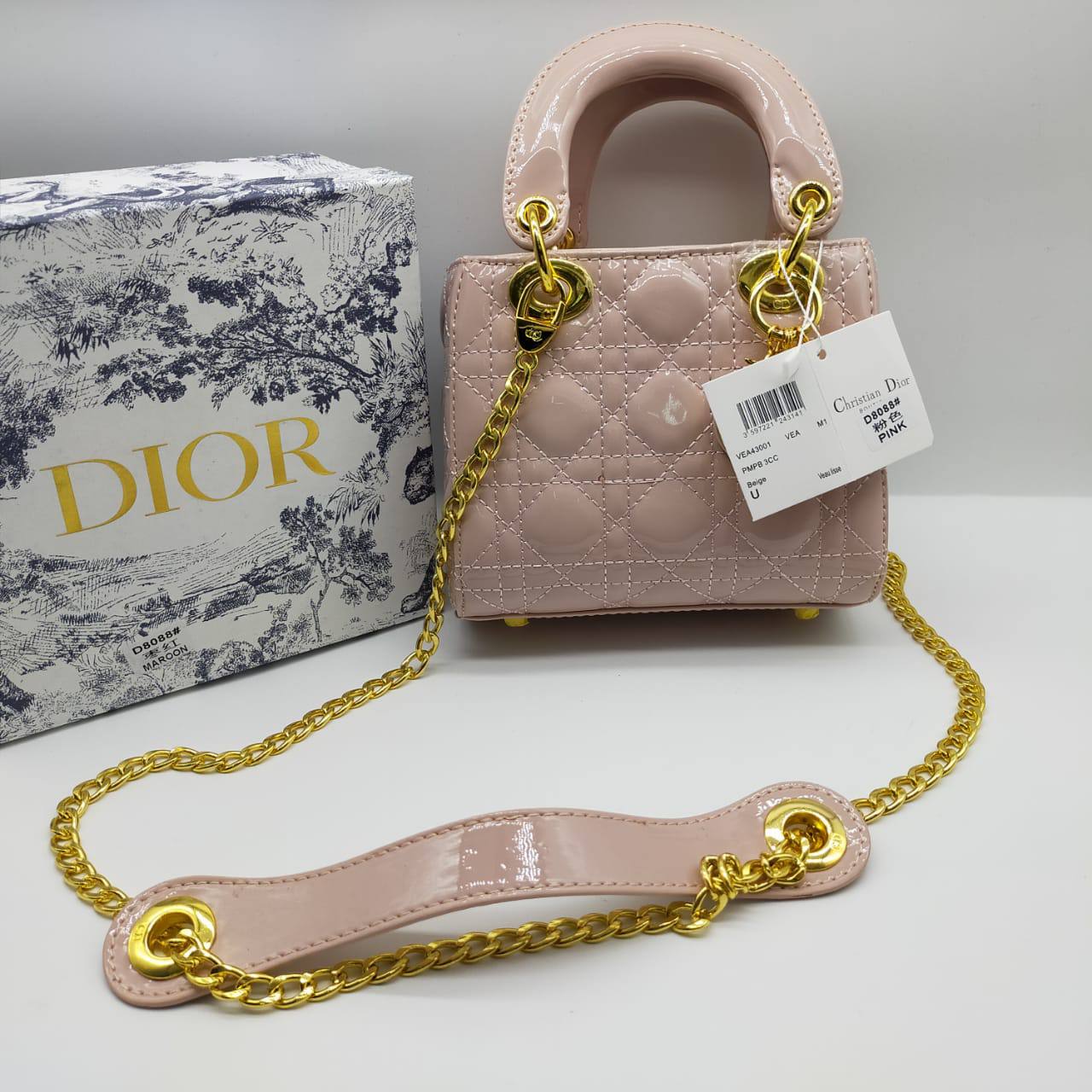 Dior
105 dhs🪙🖤 

with box 
🎁🎁🎁

Zain235
♥️♥️♥️