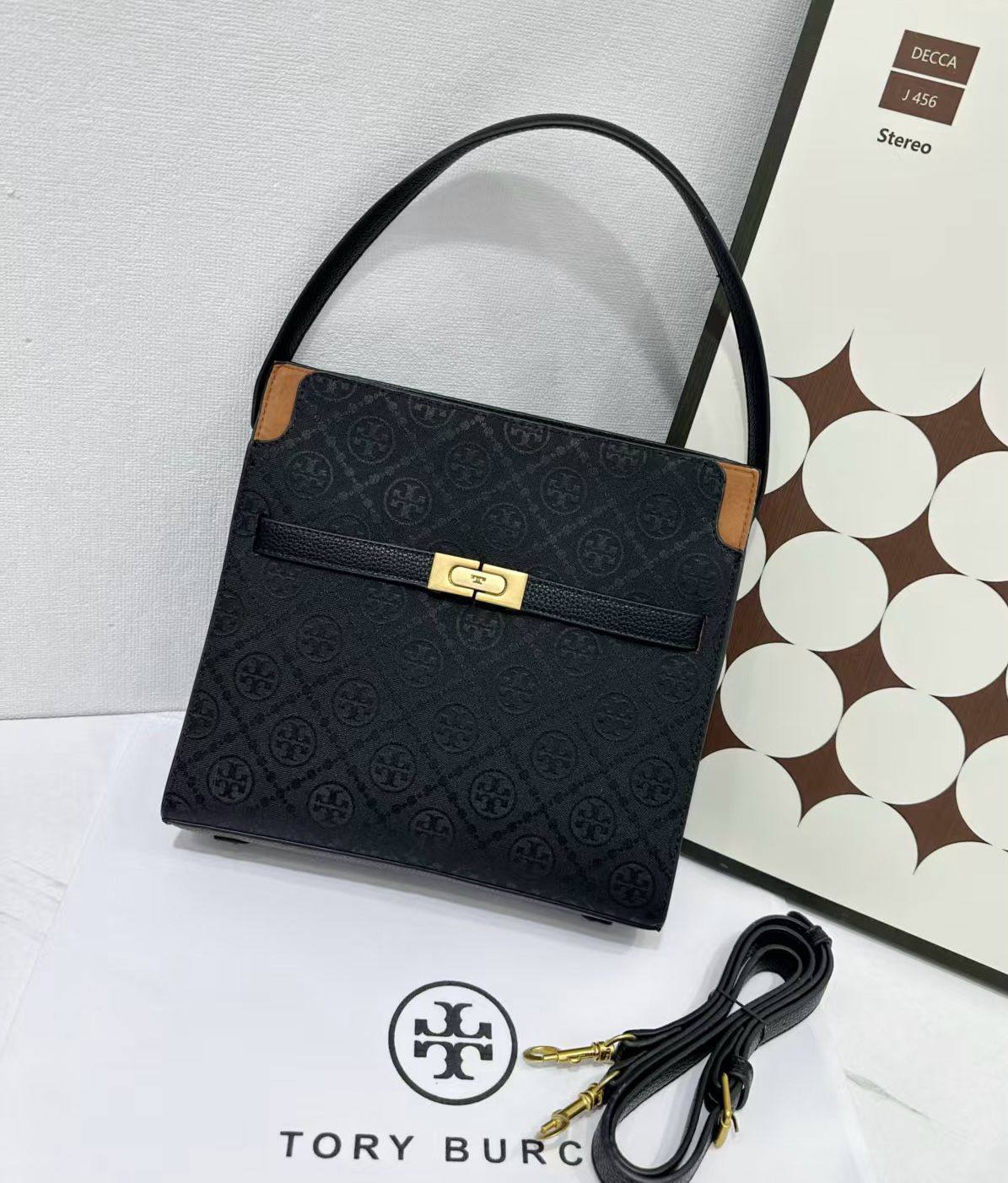 TORY BURCH 
GOOD QUALITY 
110 DHS✅

Zain295
♥️♥️♥️