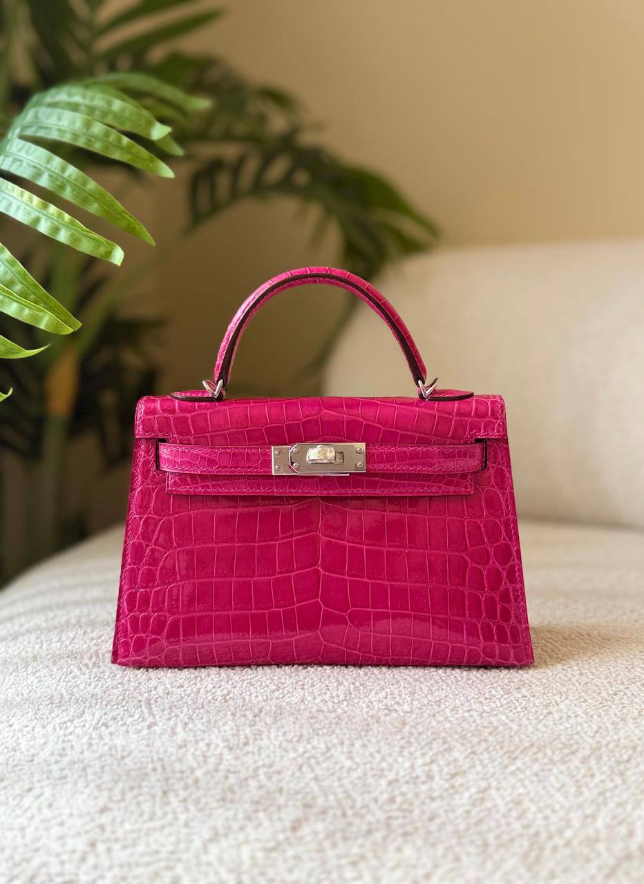 HERMES
(FULL HAND MADE )
Real crocodile 🐊 
Size *19 cm*
With original packing 🎁🎁
For Price 👇 WhatsApp✅
0568585901 
0507557372
0552275751 Owner Zain 👌

Zain246
♥️♥️♥️