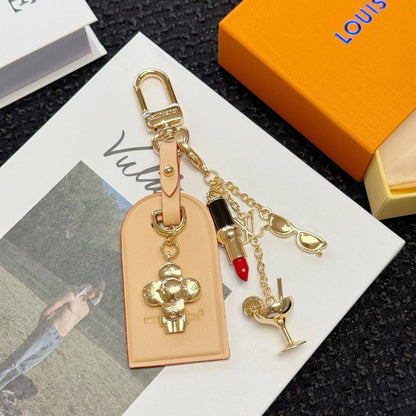 Key chain 
Master quality 
With normal boxes 🗃️ 
75 dhs🇦🇪🇦🇪

With master box 📦 
85 dhs🇦🇪🇦🇪

Zain216
♥️♥️♥️