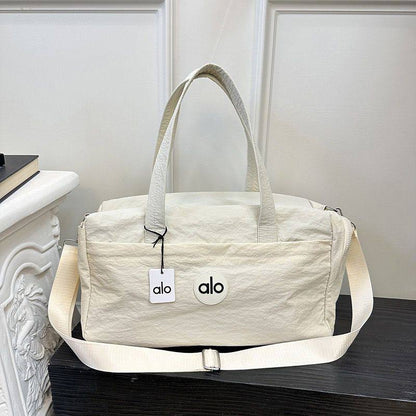 Alo
65 dhs🪙🖤
size 42×21×21cm

Zain42
♥️♥️♥️
