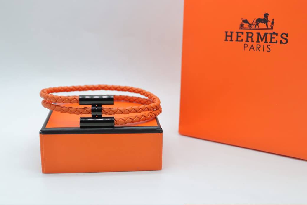 Bracelet
Hermes
60 dhs🇦🇪🇦🇪

Zain33
♥️♥️♥️