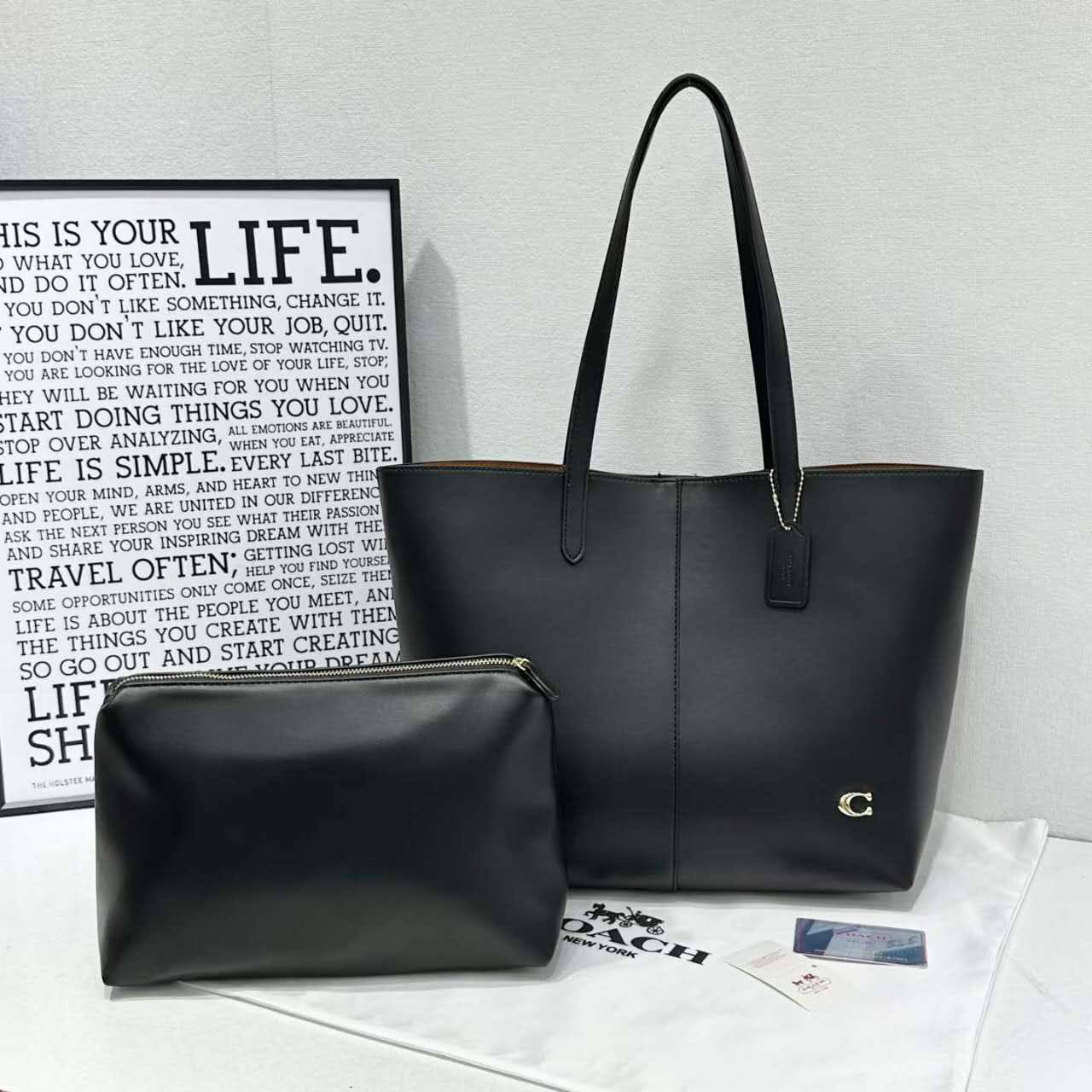 COACH ToteBag 2n1
Signature Canvas material
With Zipper Pouch include
Gold Hardware
NO BOX
Size ; 43 cm
100 dhs✅

Zain239
♥️♥️♥️