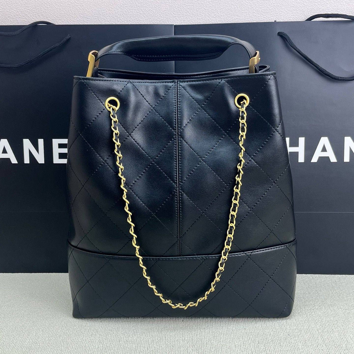 CHANEL 

NEW CAME 

GOOD QUALITY 

110 dhs🇦🇪🇦🇪

Zain39
♥️♥️♥️