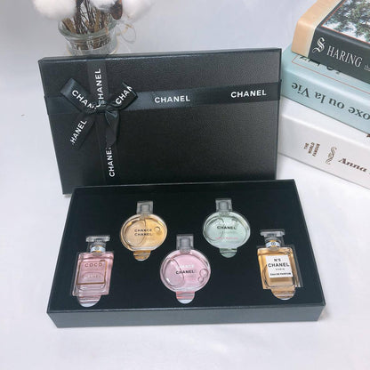 Chanel Set
5in1
50 dhs🇦🇪🇦🇪

Zain17
♥️♥️♥️