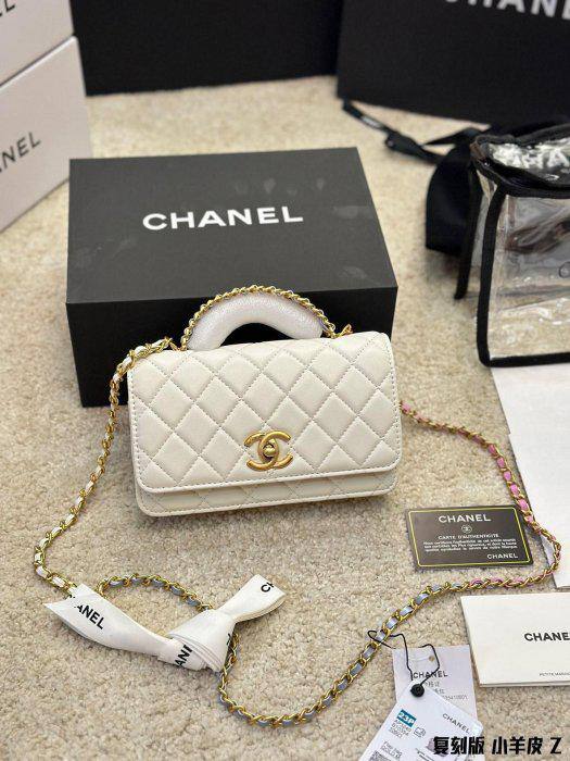 Chanel
Best quality 
with box’s 
🎁🎁🎁

95 dhs🪙🖤
size 22cm

Zain158
♥️♥️♥️