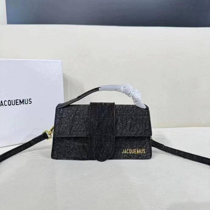 JACQUEMUS

Best quality 

with box

115 dhs🇦🇪🇦🇪

size 24CM

Zain290
♥️♥️♥️
