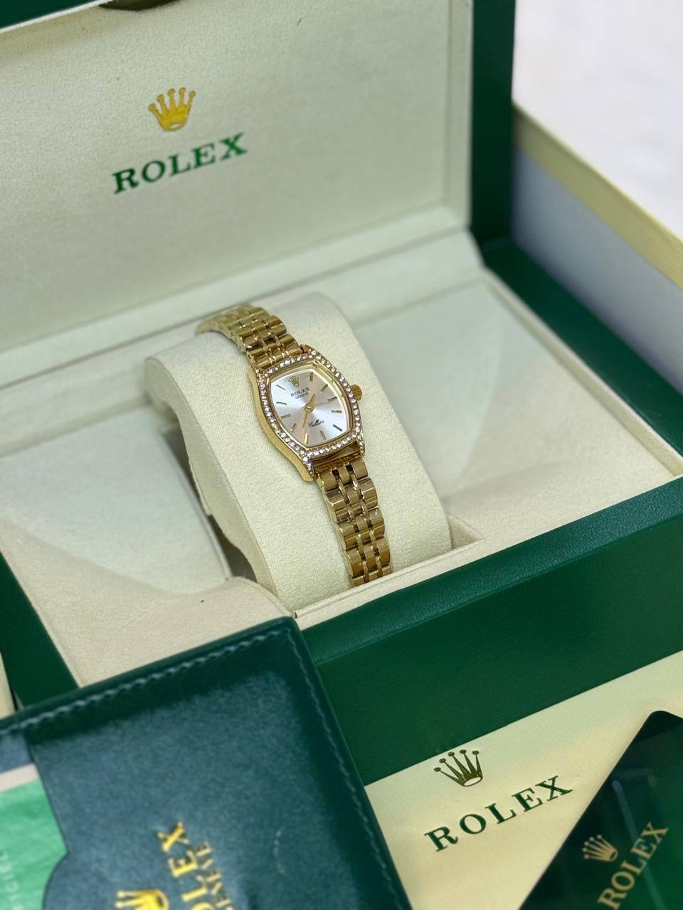 ROLEX 🆕 LADIES 
GOOD QUALITY 💯
60 dhs🪙💕

Zain133
♥️♥️♥️