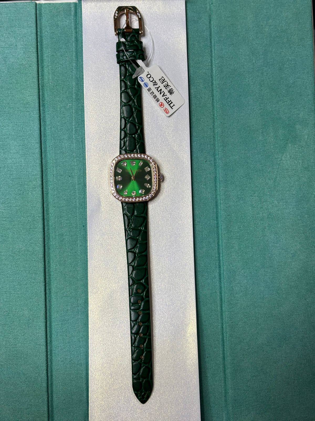 Tiffany
_*WOMEN*_
_MASTER QUALITY_

550 dhs💓
___WITH BOX_____❒
🎁🎁🎁

Zain108
♥️♥️♥️