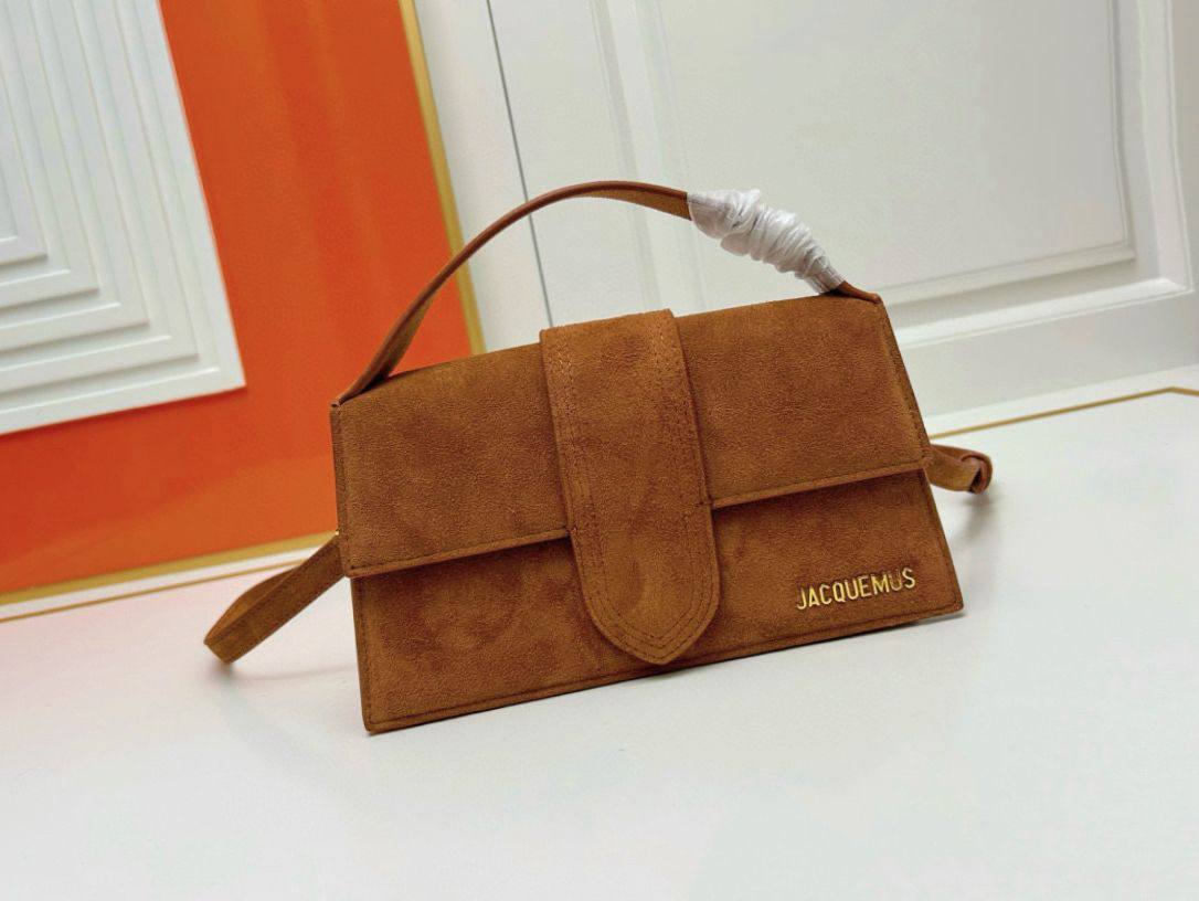 JACQUEMUS 
BIG SIZE NEW CAME GOOD QUALITY 

WITH BOX 
🎁🎁🎁

110 dhs🪙
SIZE: 24CM

Zain39
♥️♥️♥️