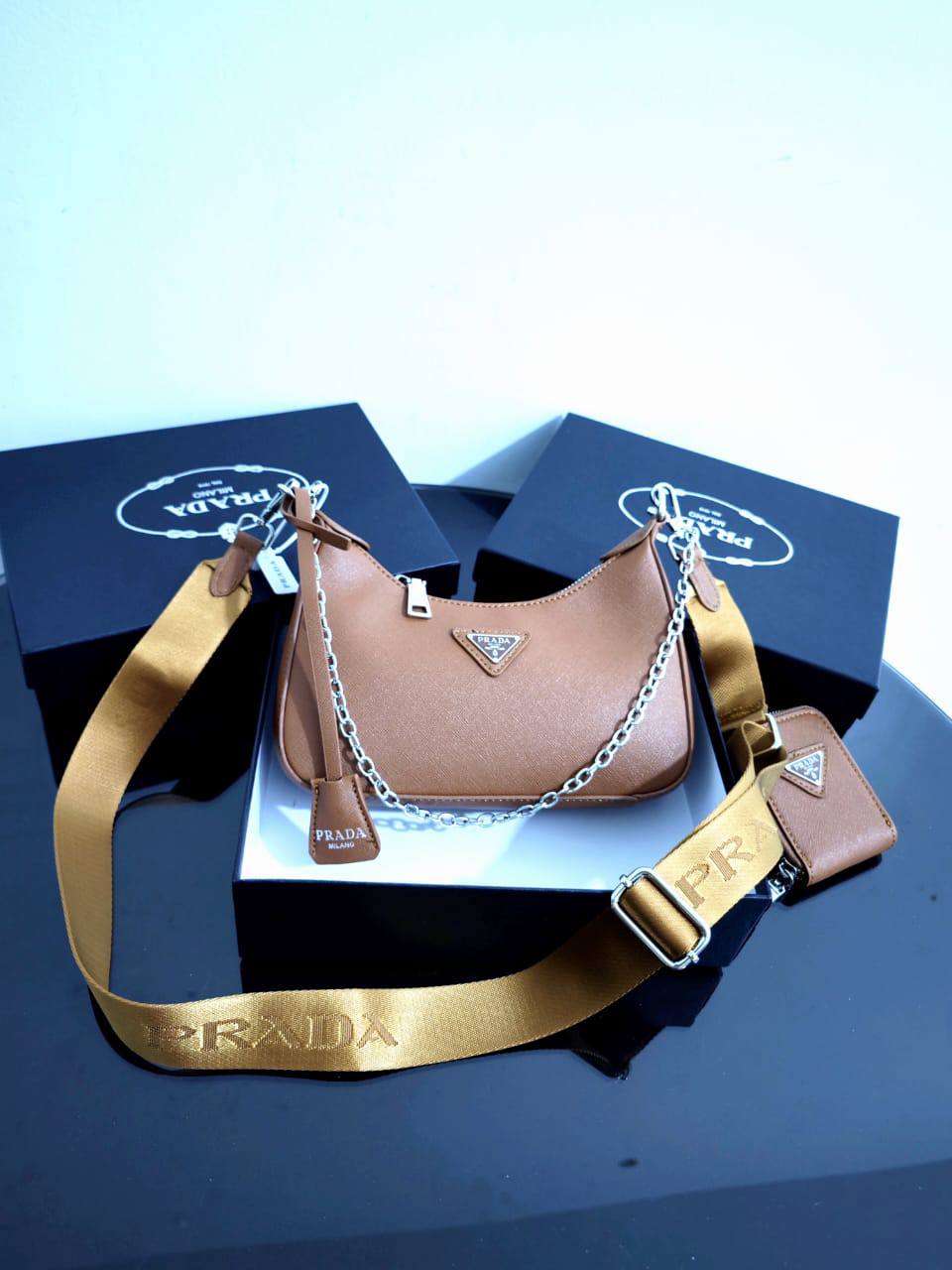 Prada
95 dhs🪙💕
high quality 

With box
🎁🎁🎁

Zain26
♥️♥️♥️
