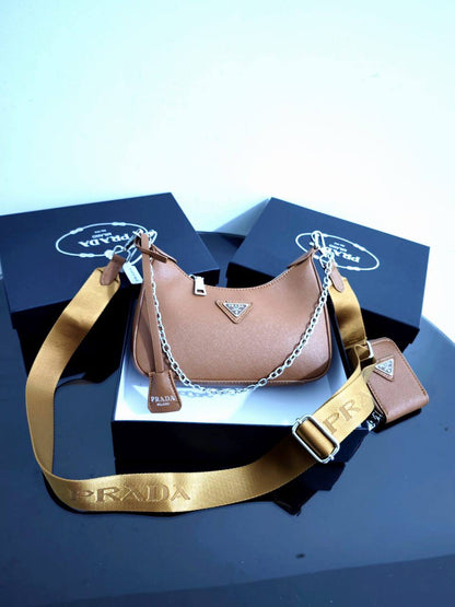 Prada
95 dhs🪙💕
high quality 

With box
🎁🎁🎁

Zain26
♥️♥️♥️