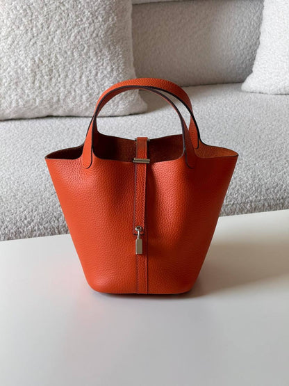 Hermes
picotin 18cm💥Master quality ✅

with box📦

340 dhs✅

Zain52
♥️♥️♥️