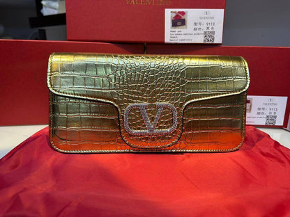 VALENTINO 
90 dhs🌺

with box
🎁🎁🎁

Zain90
♥️♥️♥️