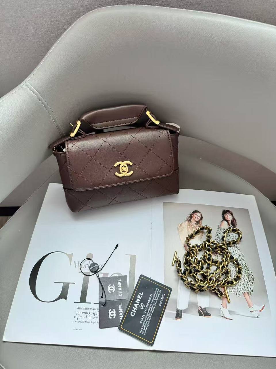 CHANEL
Best quality WITH BOX
95 dhs💛
size 20CM

Zain290
♥️♥️