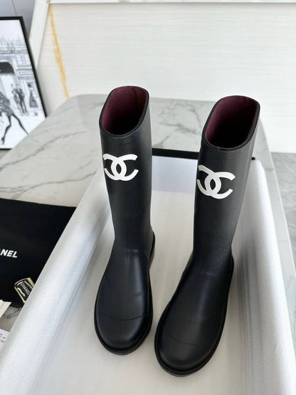 Chanel boots

size 36 to 40

170 dhs✅

Zain120
Zain103
♥️♥️♥️