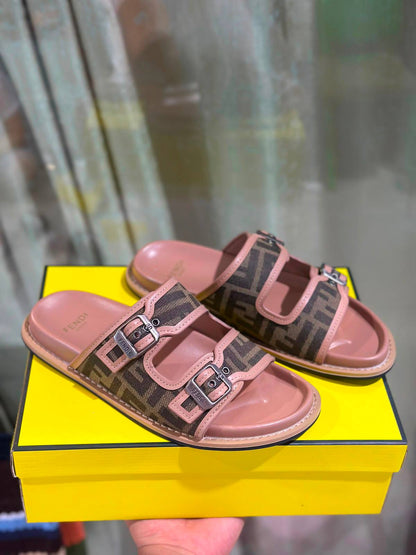 Fendi 

Size 40 to 45

100 dhs✅

Zain103
♥️♥️♥️
