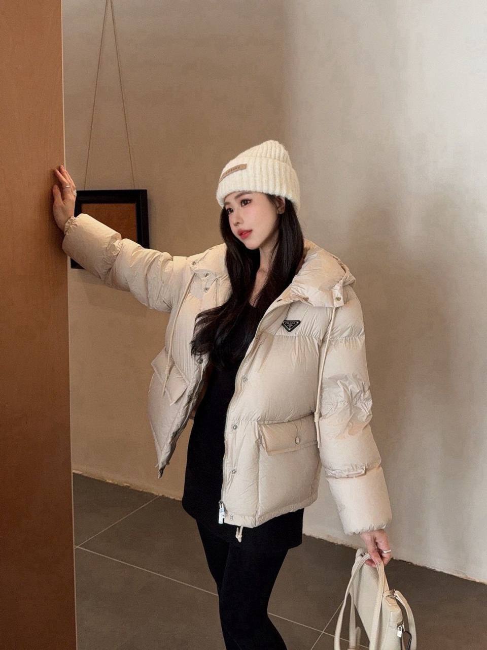 *New collections 💕💕  
330 dhs❤️
*good  quality  
*Sizes:S M L * 
*AVAILABL winter jacket

Zain231
♥️♥️♥️