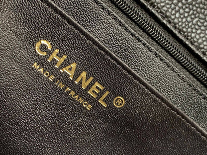CHANEL 

NEW CAME GOOD QUALITY 

WITH BOX 
🎁🎁🎁

100 dhs✅
Size:22cm

Zain39
♥️♥️♥️