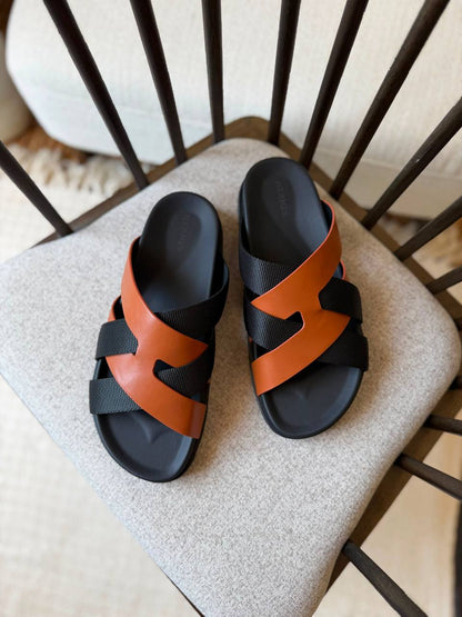 HERMES SLIPPERS
*AAA QUALITY*
*size: 40 to 47*
450 dhs✅

Zain185
♥️♥️♥️
