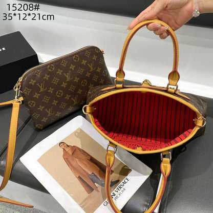 LV
HIGH QUALITY 💯
SIZE 35CM
115 dhs✅

Zain70
♥️♥️♥️