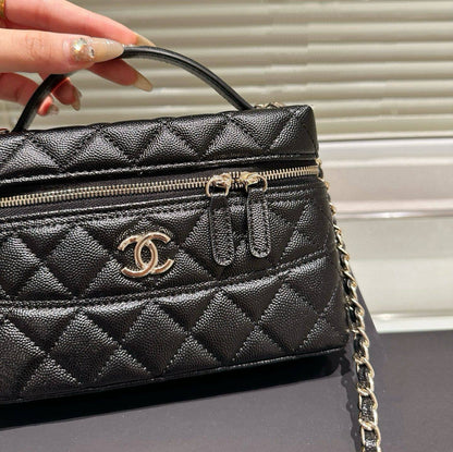 CHANEL 
GOOD QUALITY 

WITH BOX 
🎁🎁🎁

100 dhs🌺

Zain39
♥️♥️♥️