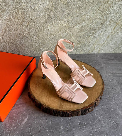 HERMES 
SuperMaster Quality 💯
450 dhs🇦🇪🇦🇪
Size: 36-41 💥

Zain171
♥️♥️♥️
