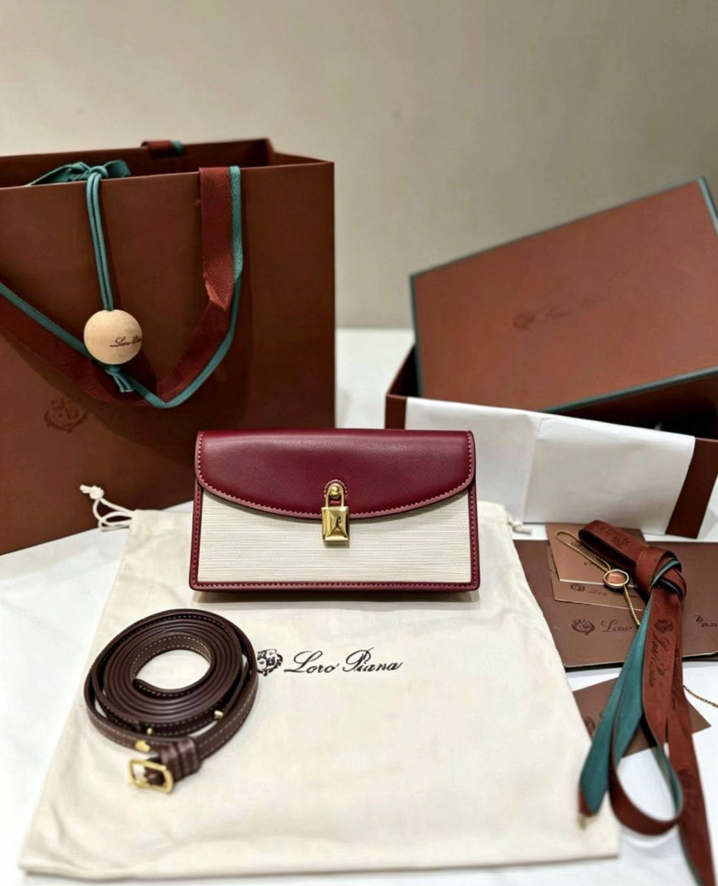 Loro Piana
95 dhs✅
Good-quality 

with box
🎁🎁🎁

Zain35
♥️♥️♥️