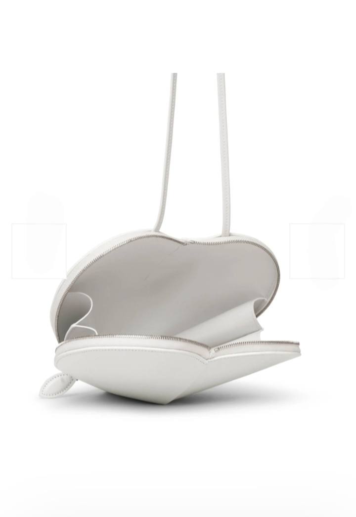 ALAIA
90 dhs✅
Heart-shaped shoulder bag

Zain26
♥️♥️♥️