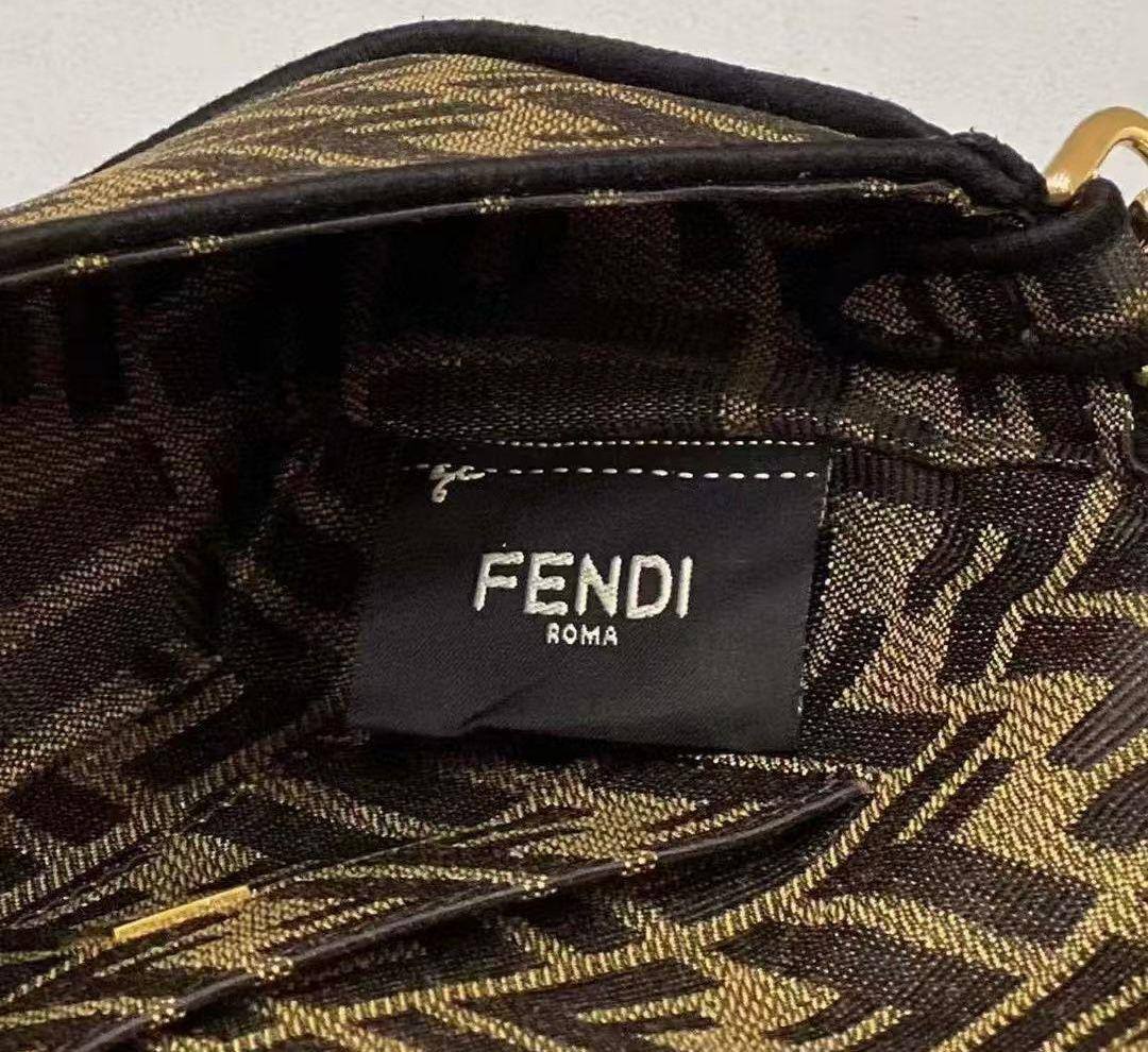 FENDI NEW CAME HIGH QUALITY WITH BOX 
120 dhs🇦🇪🇦🇪

Zain295
♥️♥️♥️