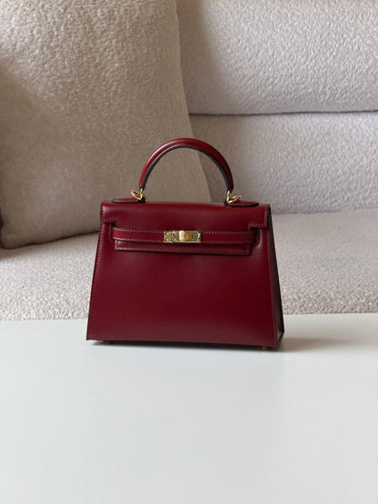 Hermes kelly box 22 cm💥Master quality ✅with box📦
400 dhs💓

Zain52
♥️♥️♥️