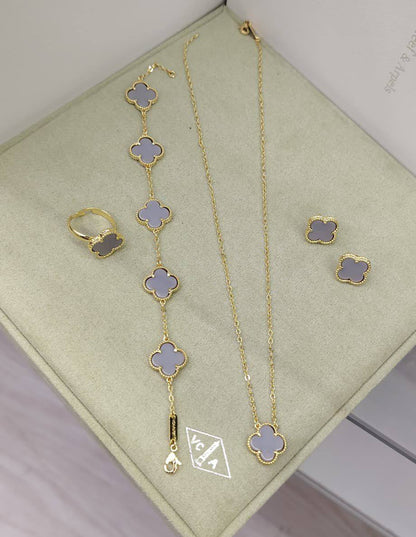 VCA SET ❤️‍🔥*
Necklace 🌸
Earring ✨
Bracelet 🍁
Ring 💍 free size ❣️
Stainless Steel 💯
Non tarnish 💯
With normal boxes 📦 
45 dhs✅
With master box 🗃️ 
75 dhs✅

Zain216
♥️♥️♥️