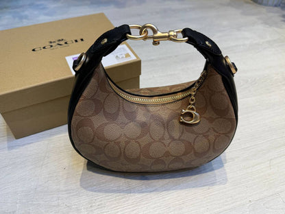 Coach Jonie bag 

20cm
95 dhs💓 

with BOX
🎁🎁🎁

Zain44
♥️♥️♥️