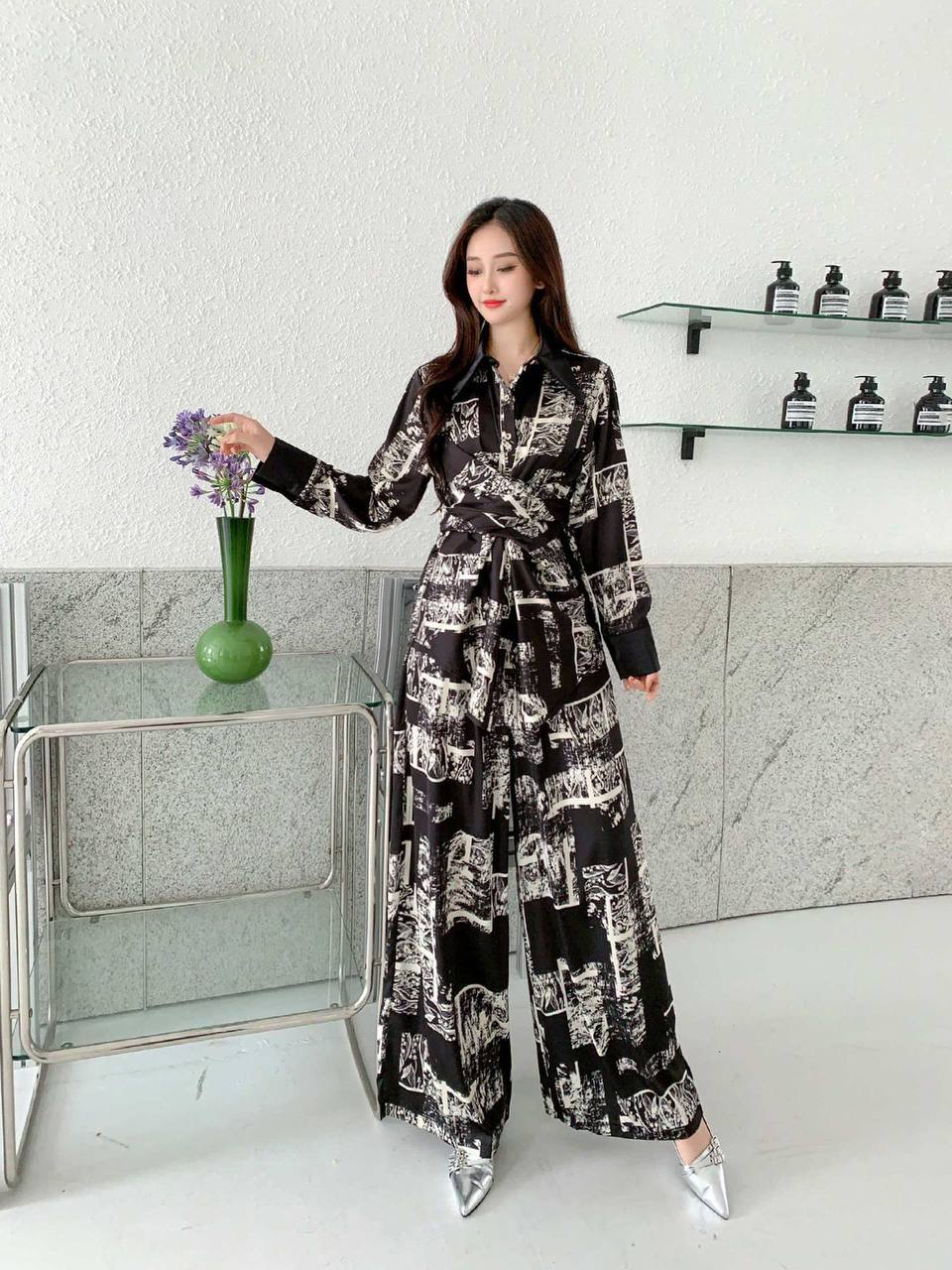 Silk beautiful dress
Free size 
150 dhs✅

Zain295
♥️♥️♥️