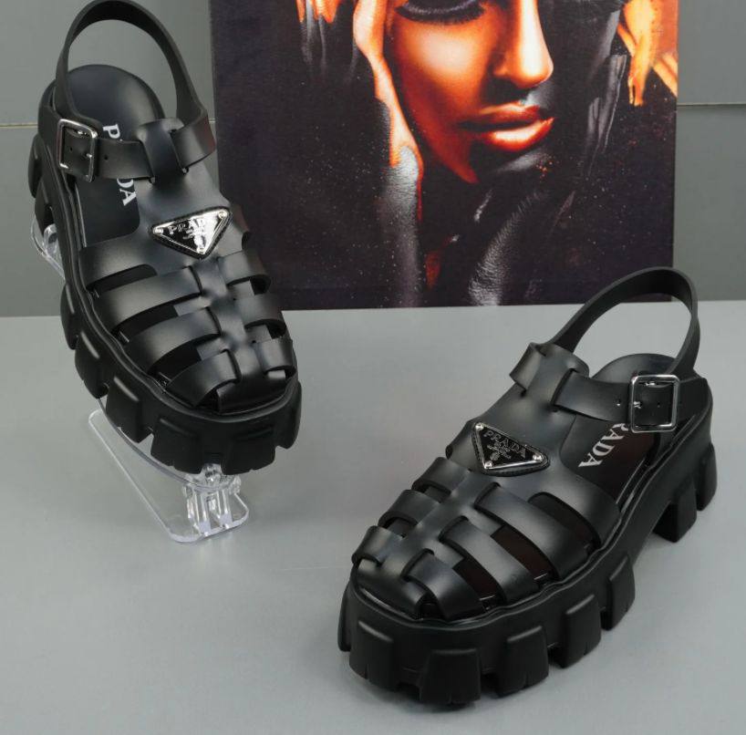 Prada
Size 36_42
140 dhs✅

Zain57
♥️♥️♥️