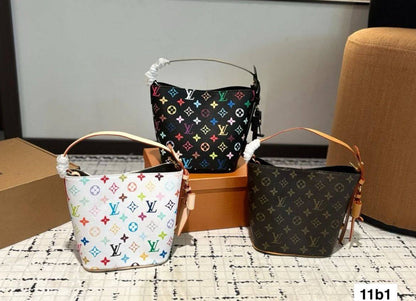 Jacquemus - LV
90 dhs🪙💕

Good quality 

with box
🎁🎁🎁

Zain35
♥️♥️♥️