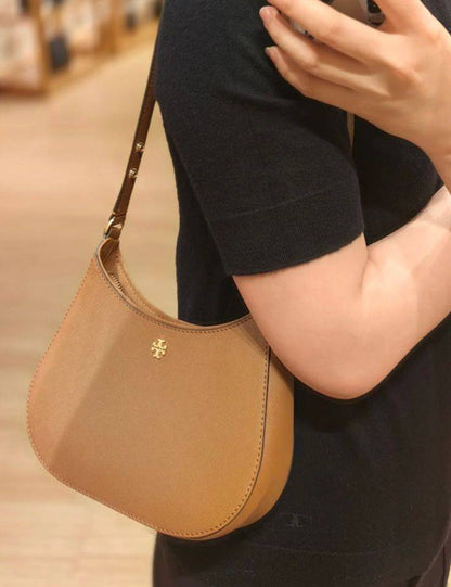 TORY BURCH 
NEW CAME 
GOOD QUALITY 
WITH BOX 
95 dhs✅

Zain295
♥️♥️♥️