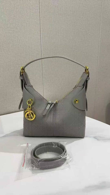 Dior
110 dhs✅

Zain203
♥️♥️♥️