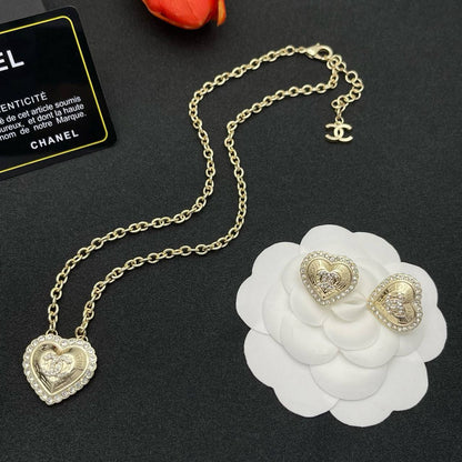 Chanel Set 💐
Necklace 
Earrings 
Master Quality 🎲

*90* AED normal box 📦 
*105* AED master box 🗃️

Zain48
♥️♥️♥️