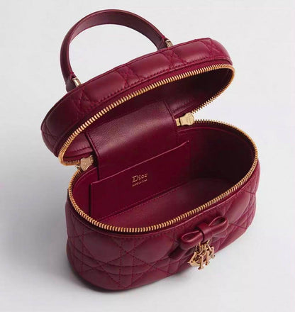 Dior
120 dhs✅
good-quality with box

Zain28
♥️♥️♥️