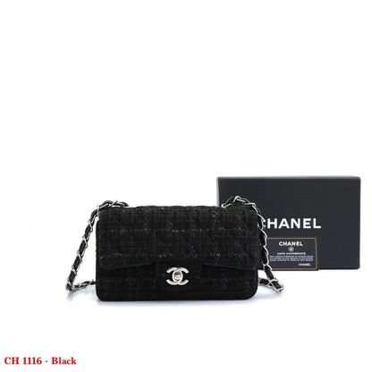 Chanel
95 dhs✅

with box
🎁🎁🎁

size 21×6×11cm

Zain42
♥️♥️♥️