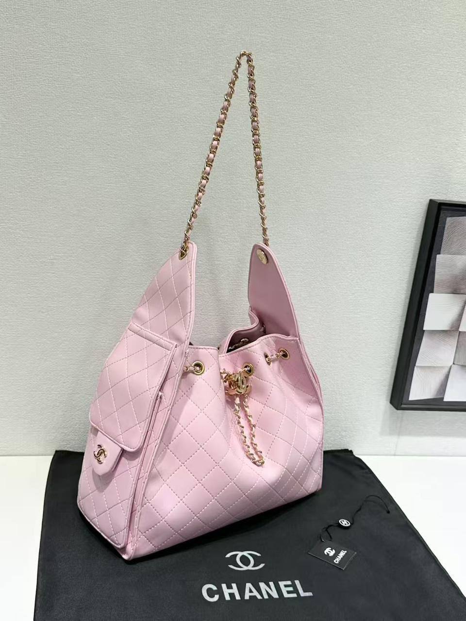 CHANEL 
GOOD QUALITY 💯
110 dhs🪙💕

Zain28
♥️♥️♥️
