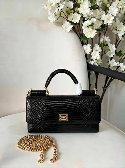 Dolce & GABBANA

100 DHS🇦🇪

 each 

with box
Zain26
♥️♥️♥️
