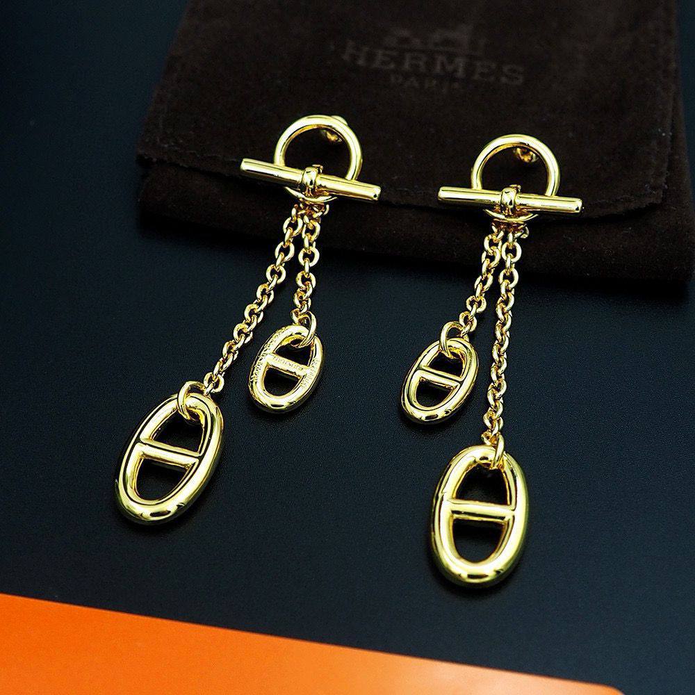 Hermes ❤️‍🔥*
Earring 🐦‍🔥
Master quality 💯
With normal boxes 🗃️ 
55 dhs❣️
With master box 📦 
65 dhs❣️

Zain216
♥️♥️♥️