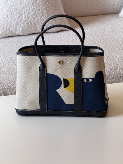 Hermes Gardenparty 30cm💕master quality😍

with box
🎁🎁🎁

460 dhs🪙💚

Zain52
♥️♥️♥️