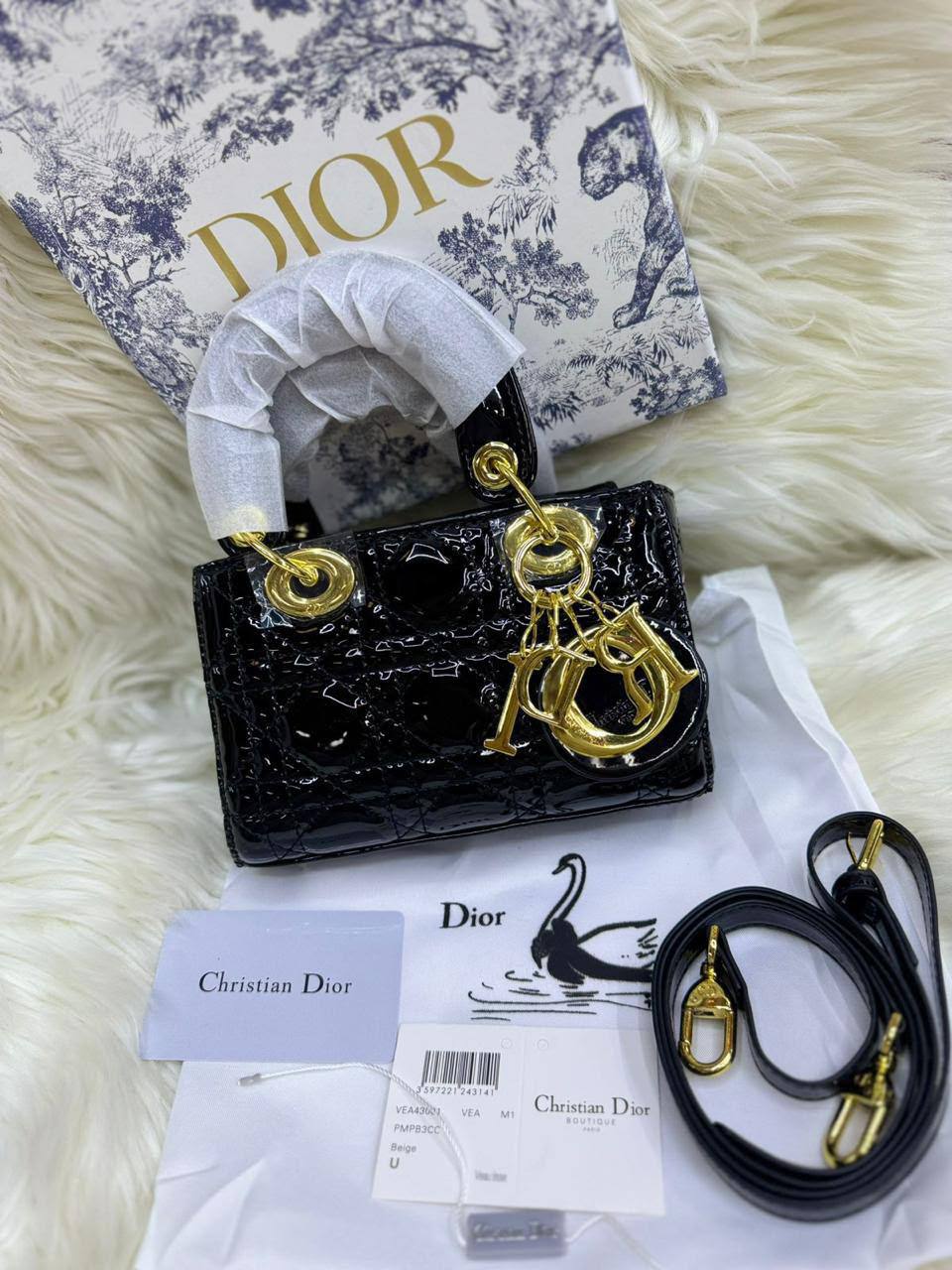 🌈 Chanel / Dior
1️⃣ First quality +🎁
Size : 20 ~ 18 cm


85 dhs🇦🇪🇦🇪🇦🇪

 with box 🎁

Zain115
♥️♥️♥️