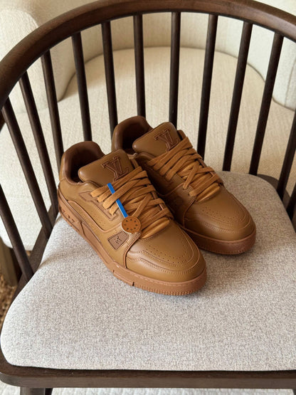 LV Sneaker 

AAA Quality

 size:40 to 46 

560 dhs🇦🇪🇦🇪

Zain185
♥️♥️♥️