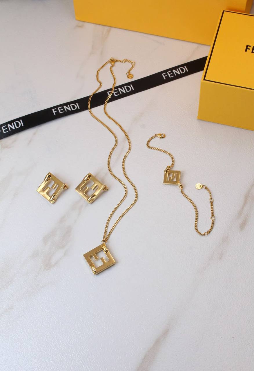 FENDI 💛
* *New Collection* 💛✨💎💎
    *  Fendi O'Lock Necklace  , Earings with Braclet
* Full Set
↗️ *Super Master Quality ®️*
*260 dhs💓* with *Normal* Box
*290 dhs💓* with *Orignal* Box

Zain106
♥️♥️♥️