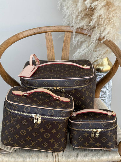 LV
15cm
320 dhs✅
24cm
370 dhs✅
30cm
420 dhs✅
Top quality 
With box🎁

Zain167
♥️♥️♥️