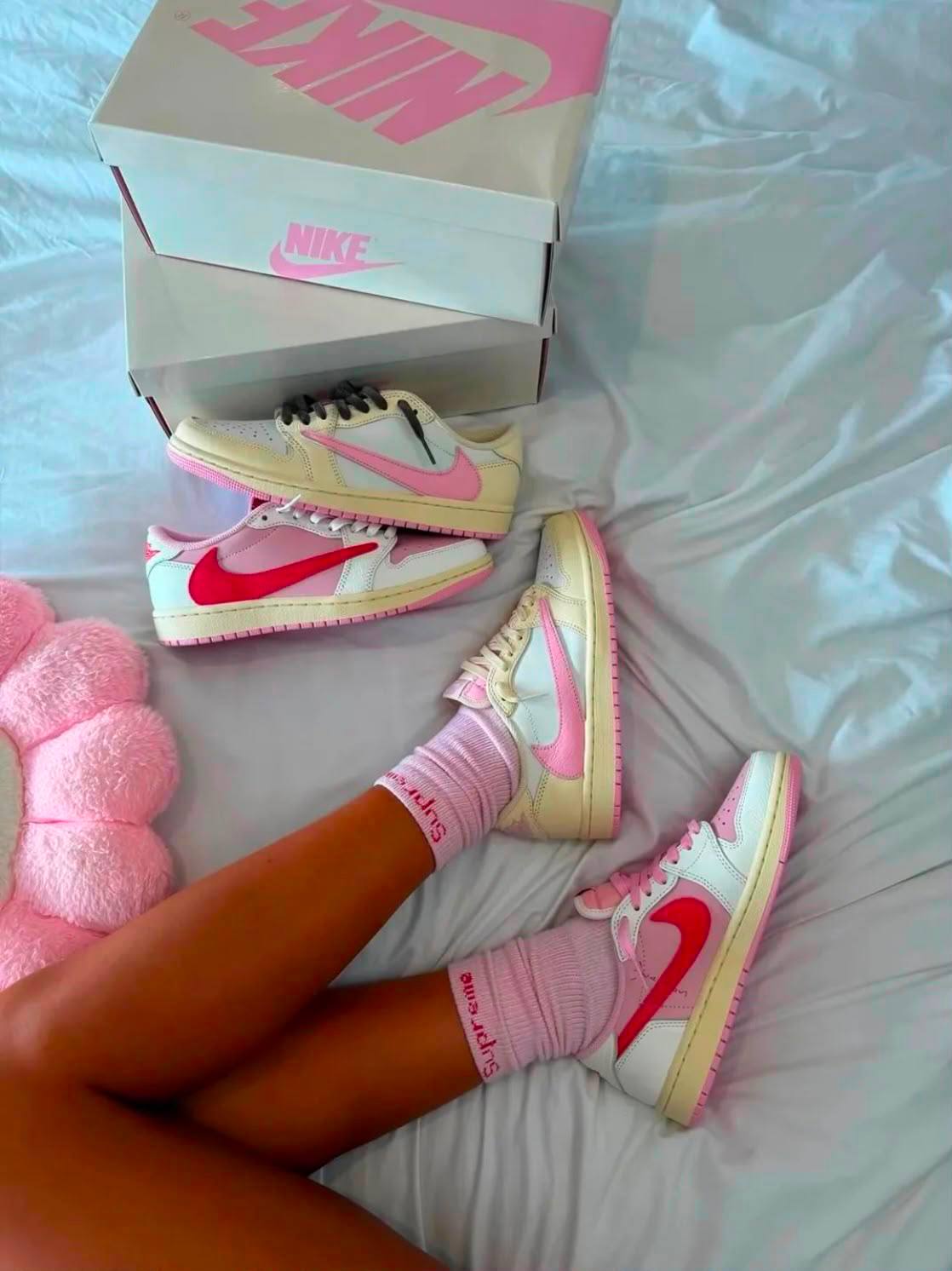 Air jordan 1 low X Travis Scott , 
Size 36 to 46 , 
240 dhs✅

Zain196
♥️♥️♥️